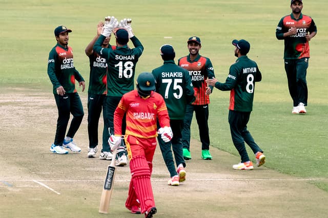 Shakib follows up Liton ton with fifer to take 1-0 lead
