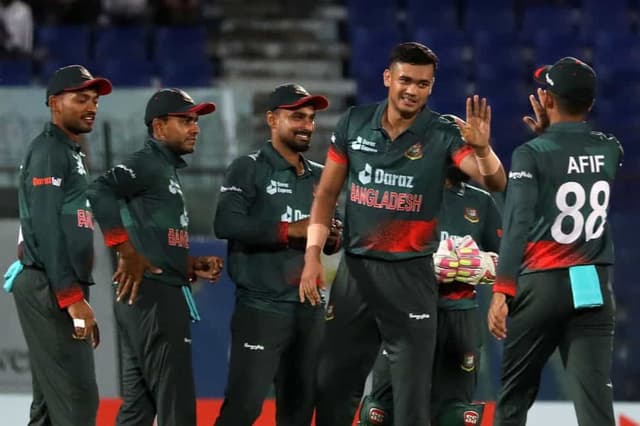 Live: Bangladesh opt to field in a do or die game