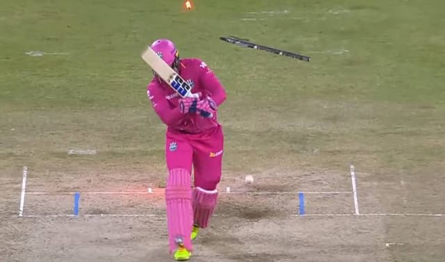 CPL 2025: Shamar Joseph Sends Rassie van der Dussen’s Stumps Flying with a Peach