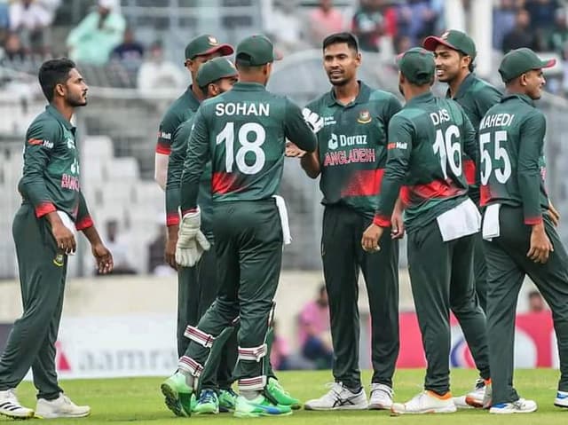 Debutant Khaled Ahmed and Mahedi restrict New Zealand to 254
