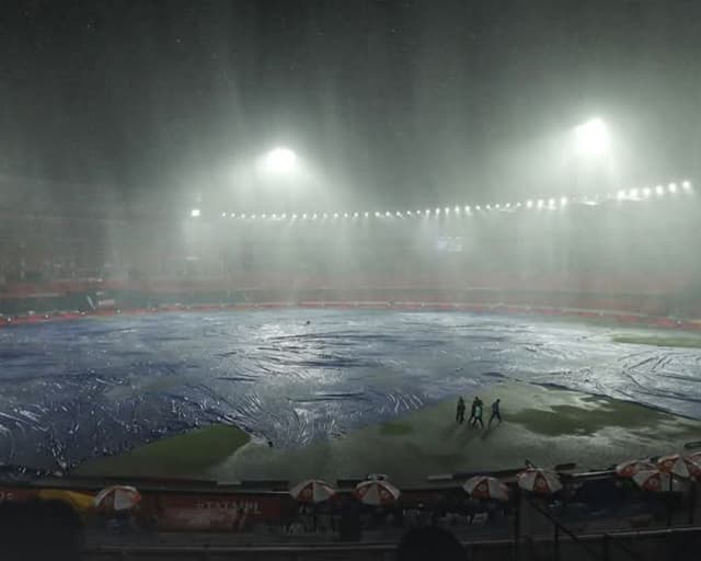 Sunrisers Hyderabad and Delhi Capitals match abandoned due to heavy rain and SRH are officially out of IPL 2025