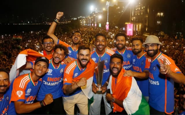 Maharashtra govt announces Rs 11 crore prize for Indian team