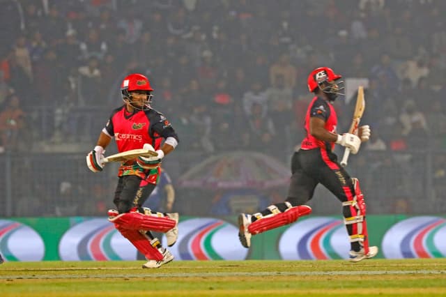 Ariful, Zakir sparkle with the bat as Sylhet Strikers beat Dhaka Capitals by 3 wickets