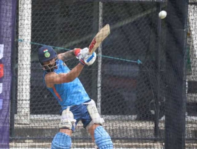 Virat Kohli receives injury scare ahead of T20 WC semi-final against England