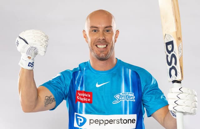 Adelaide Strikers sign marquee batter Chris Lynn for another year