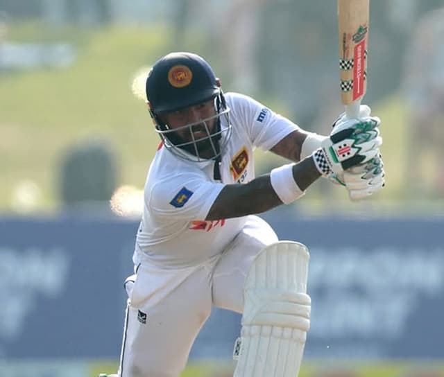 Kusal Mendis' fifty uplifts Sri Lanka but Australia still on top