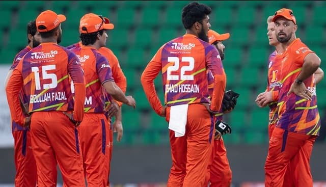 Rishad takes one as Peshawar Zalmi pull off record chase against Pindiz in PSL