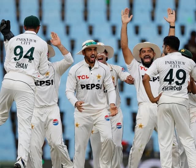 Mohammad Abbas' dual blow put South Africa in trouble after day three